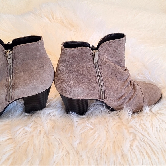 White mountain genuine leather taupe tan ankle boots size 9 - Picture 8 of 16